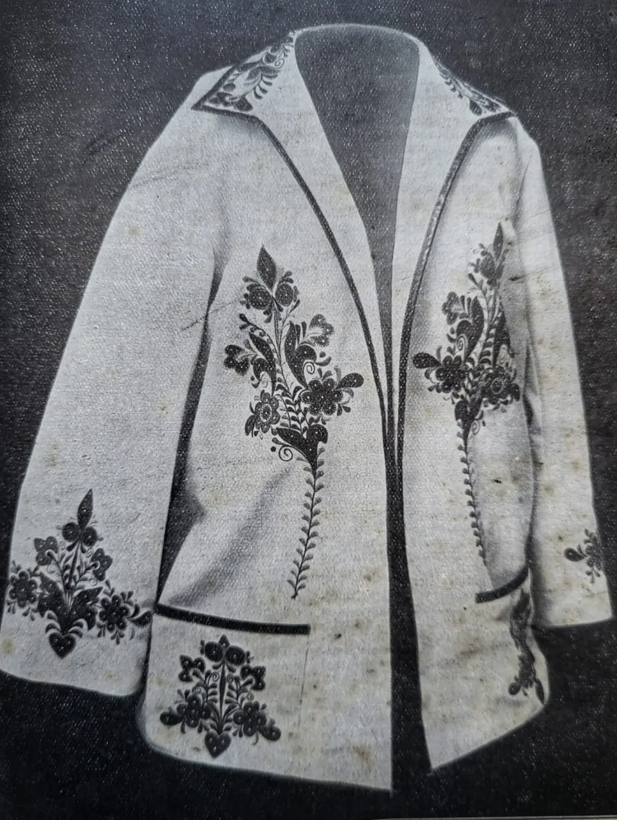 Jarný kabát vyšívaný kožou z produkcie Lipy, Živena 1928